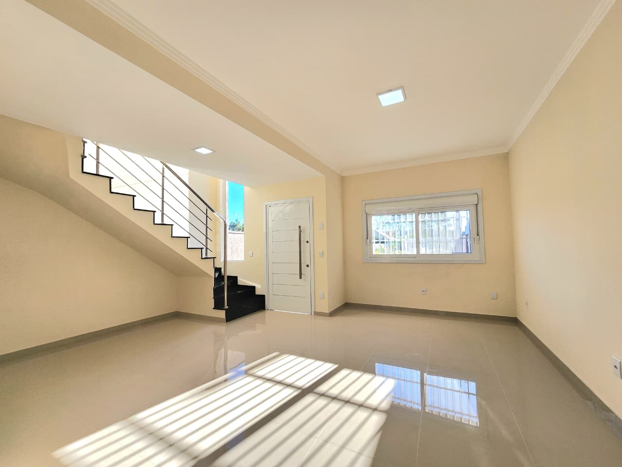 Sobrado Contemporâneo | 2 Suítes | Nunca Habitado - Foto 5
