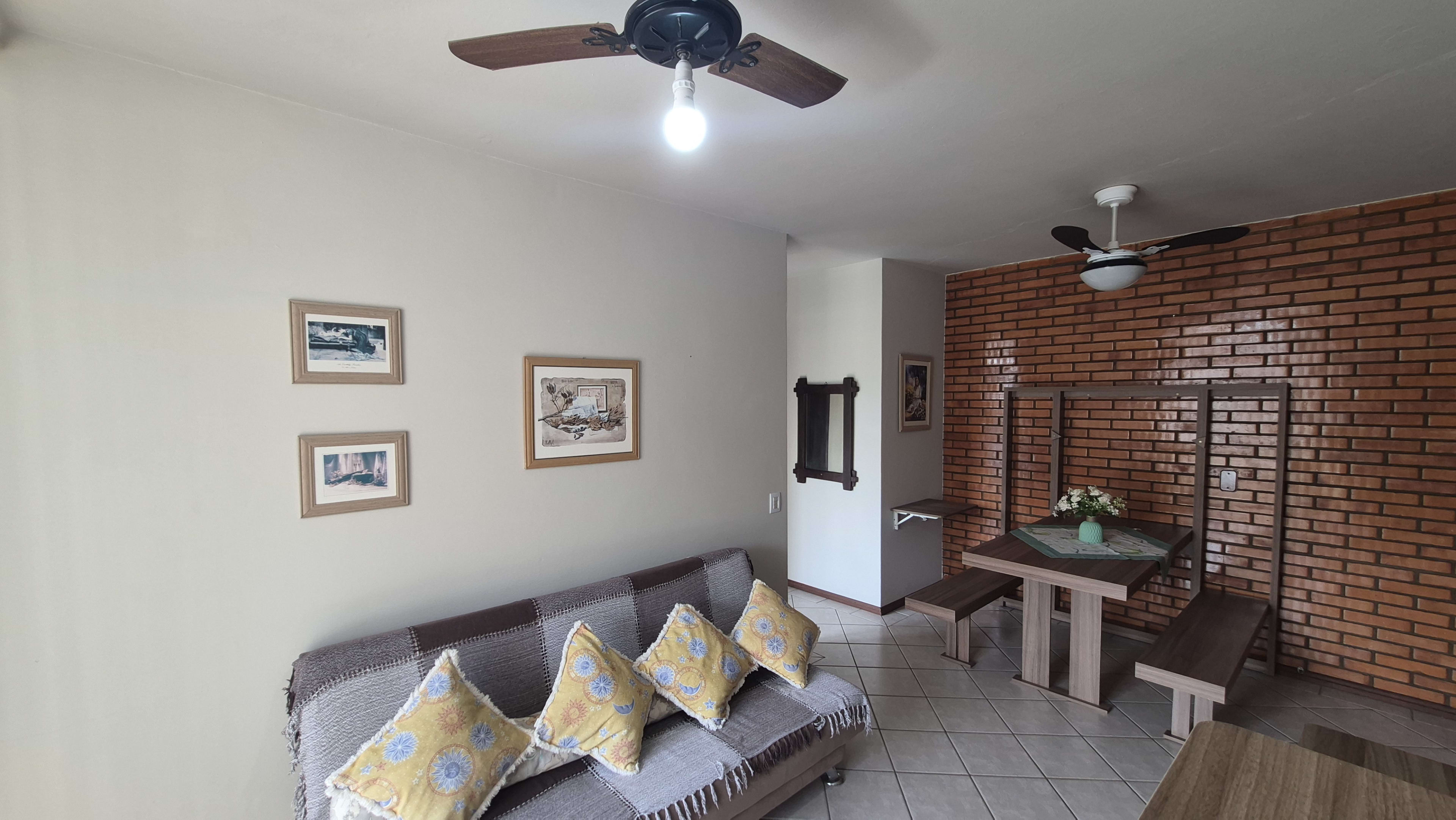 Apartamento 01 Dormitório Frente norte mobiliado com sacada gourmet a 350m da praia - Foto 2