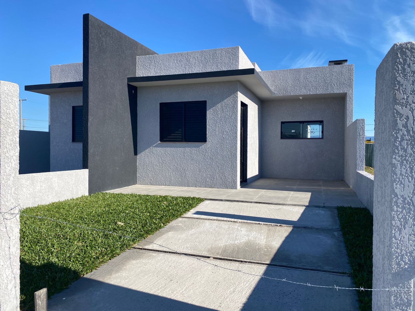 Casa Geminada Nova Próxima ao Supermercado