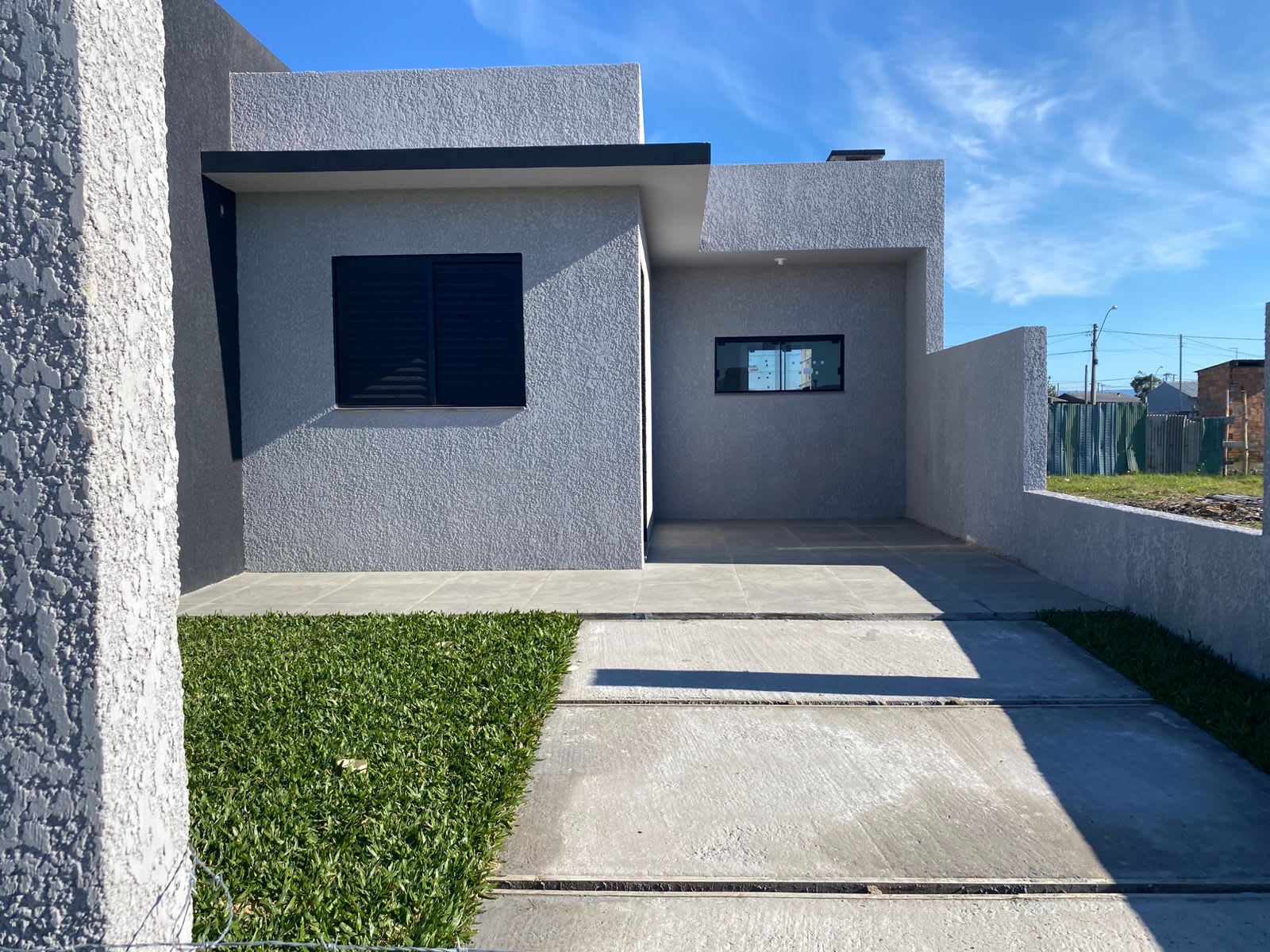 Casa Geminada Nova Próxima ao Supermercado - Foto 2