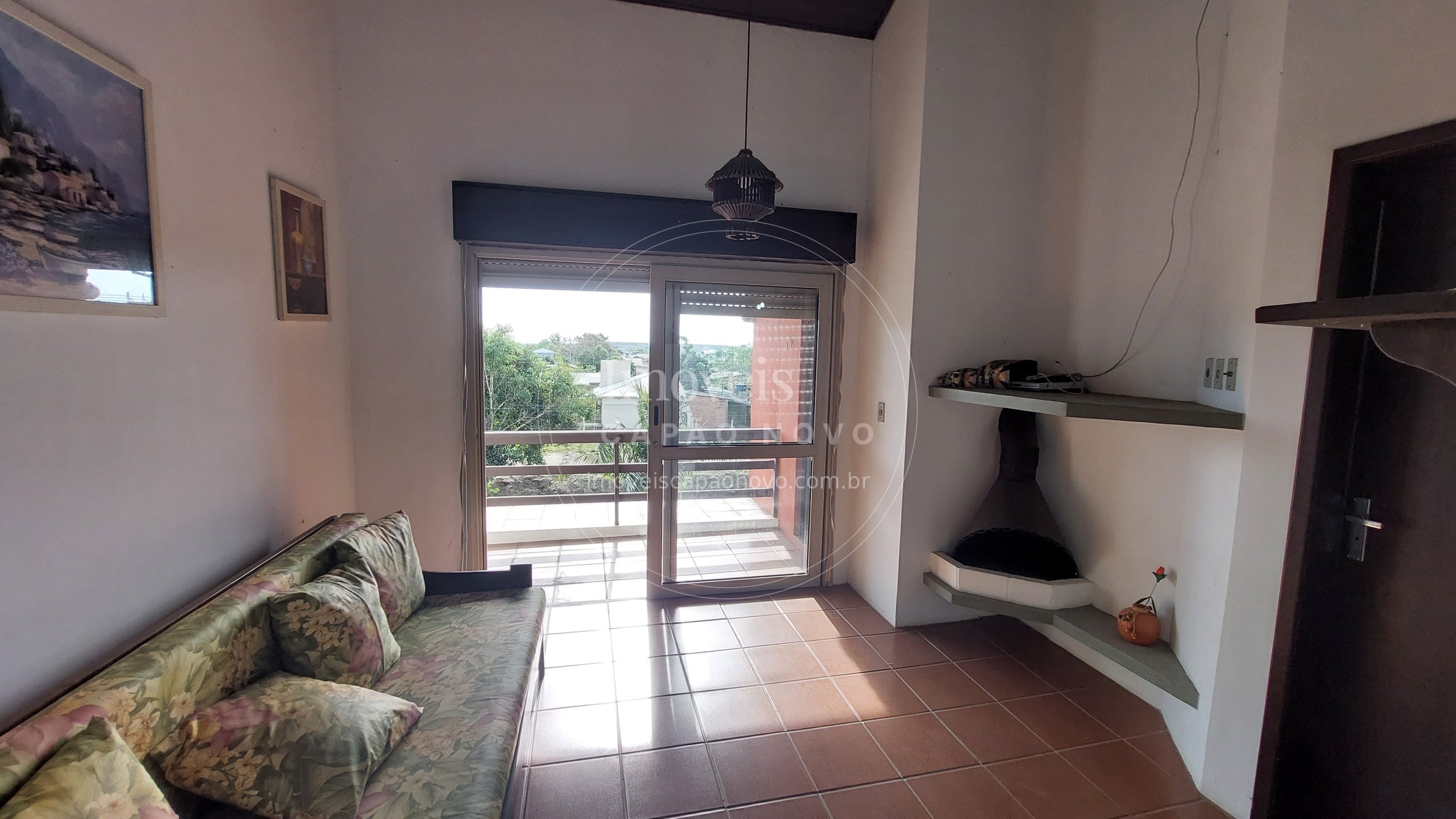 Apartamento Duplex Frente Norte em Condomínio com Piscina e Lareira