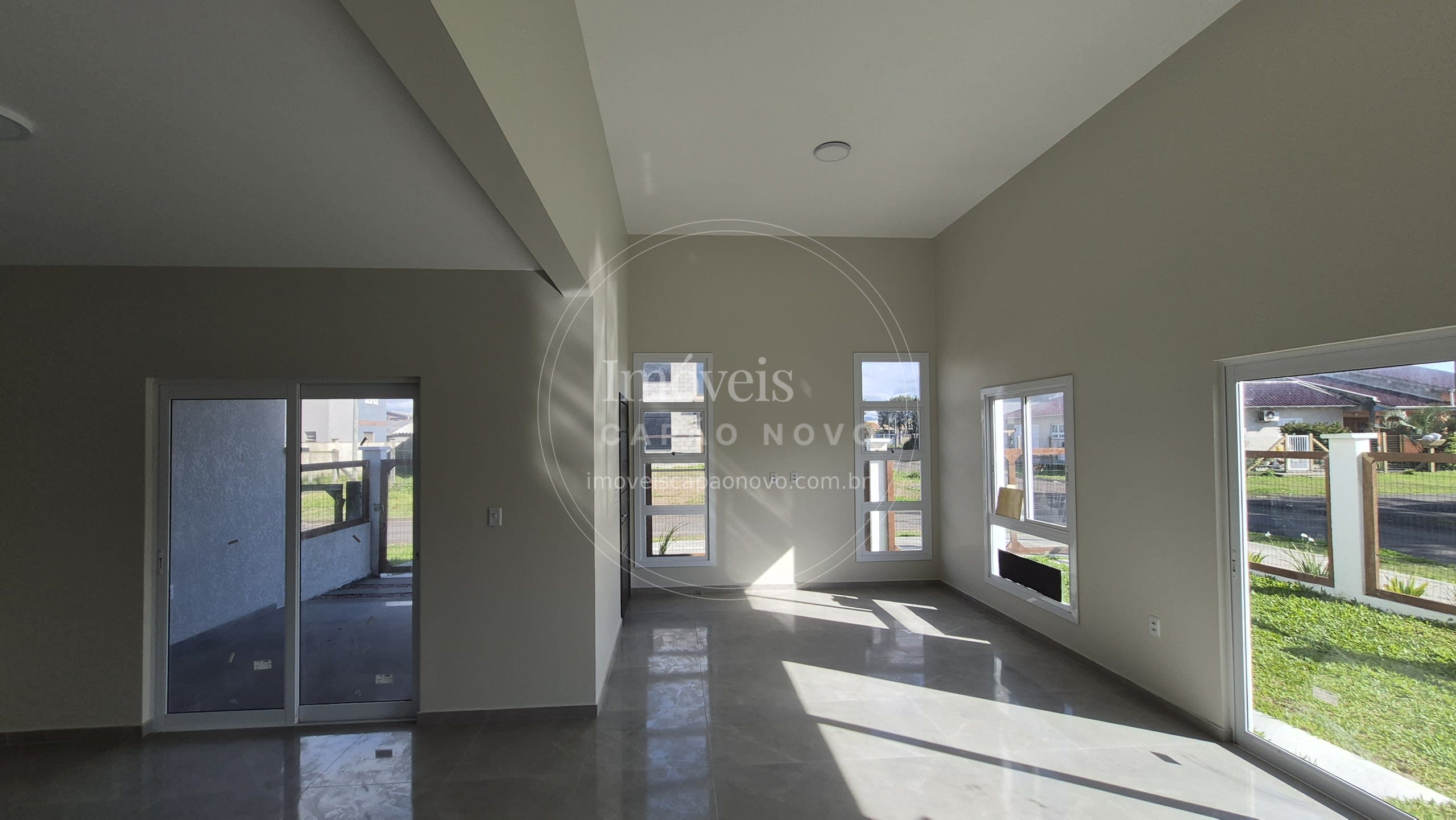 Casa Geminada Nova de 84m²: Suíte, Pé-Direito Duplo a 300m da Praia - Foto 5