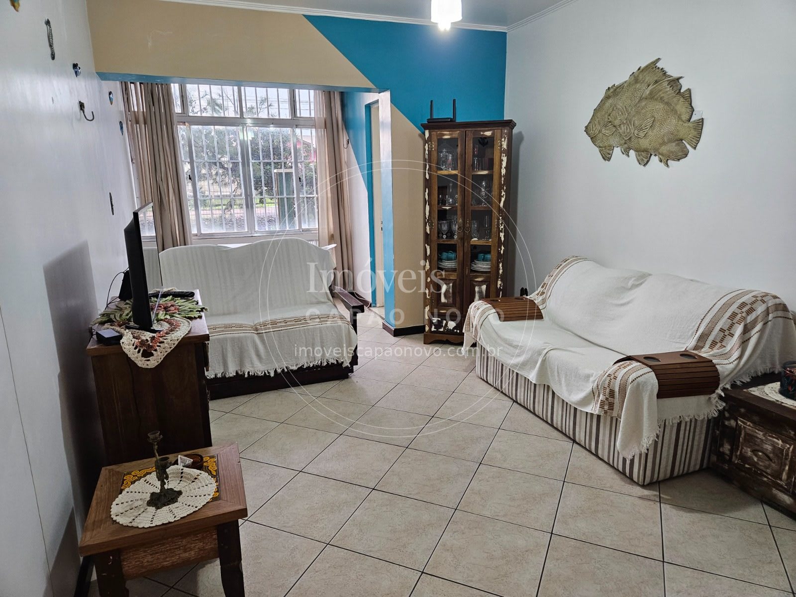 Apartamento Térreo Mobiliado com Sacada Fechada Frente Norte no Centro - Capão Novo - Foto 2