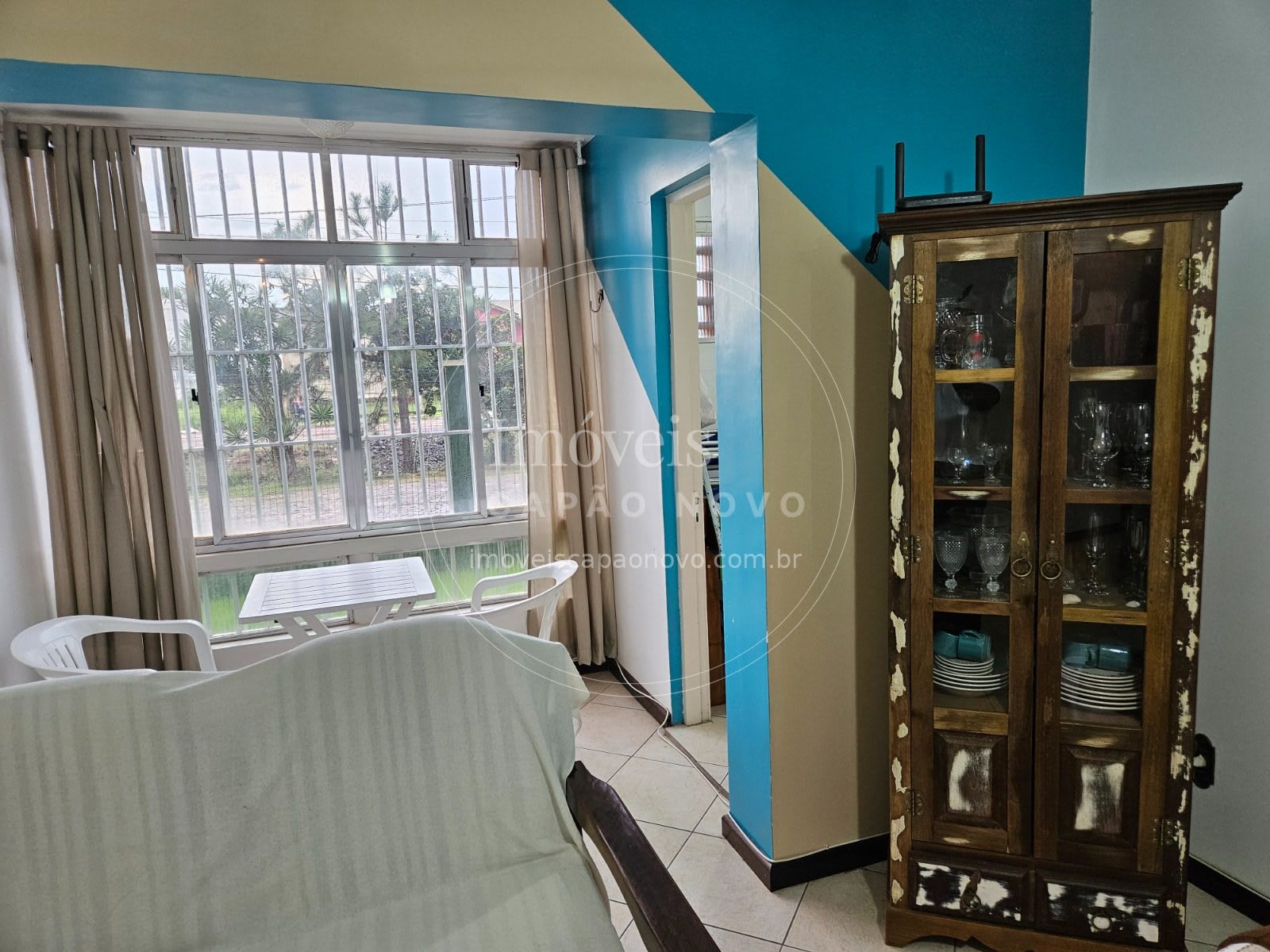 Apartamento Térreo Mobiliado com Sacada Fechada Frente Norte no Centro - Capão Novo - Foto 4