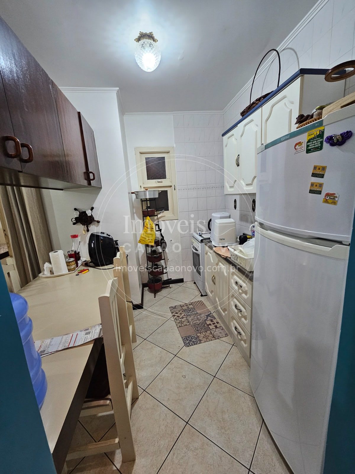 Apartamento Térreo Mobiliado com Sacada Fechada Frente Norte no Centro - Capão Novo - Foto 5