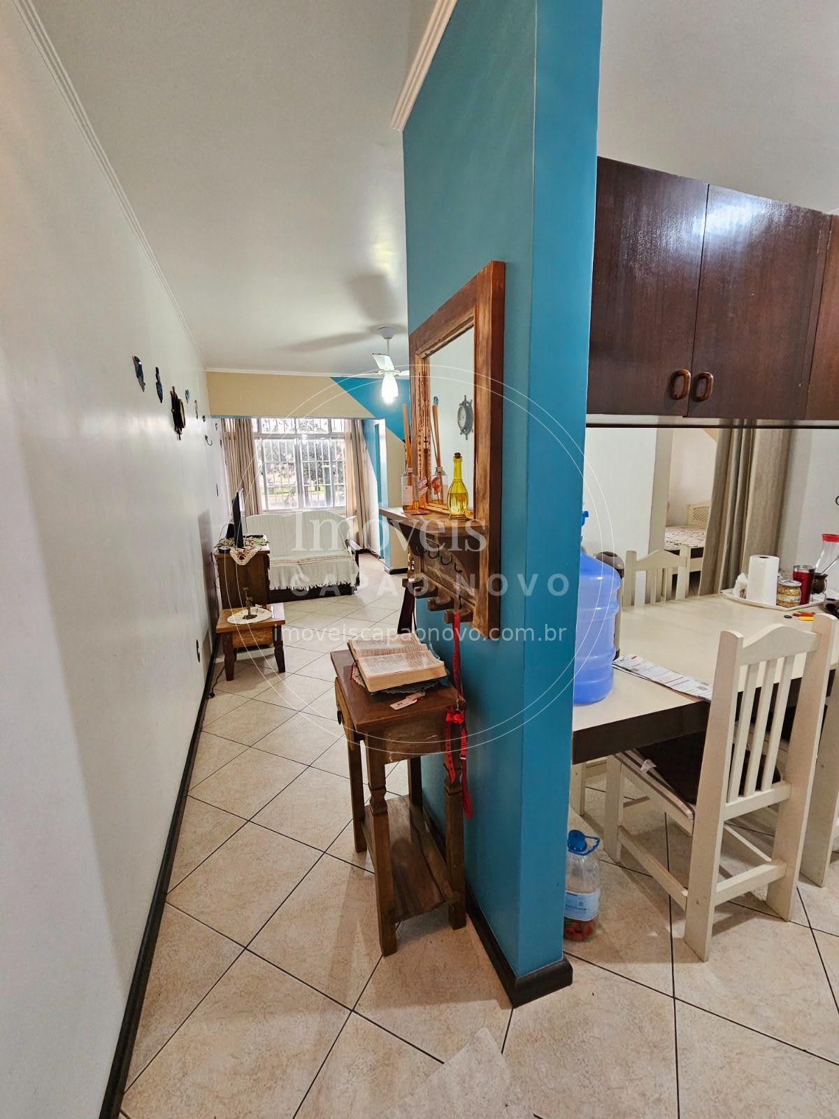 Apartamento Térreo Mobiliado com Sacada Fechada Frente Norte no Centro - Capão Novo - Foto 5
