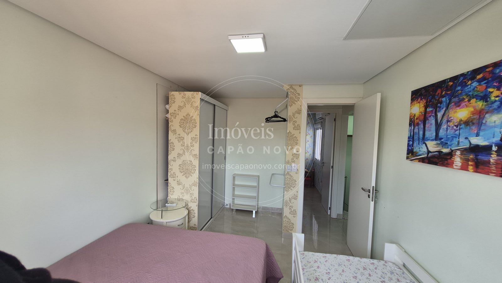 Apartamento 2 Dormitórios Reformado com Sacada e Churrasqueira - Foto 4