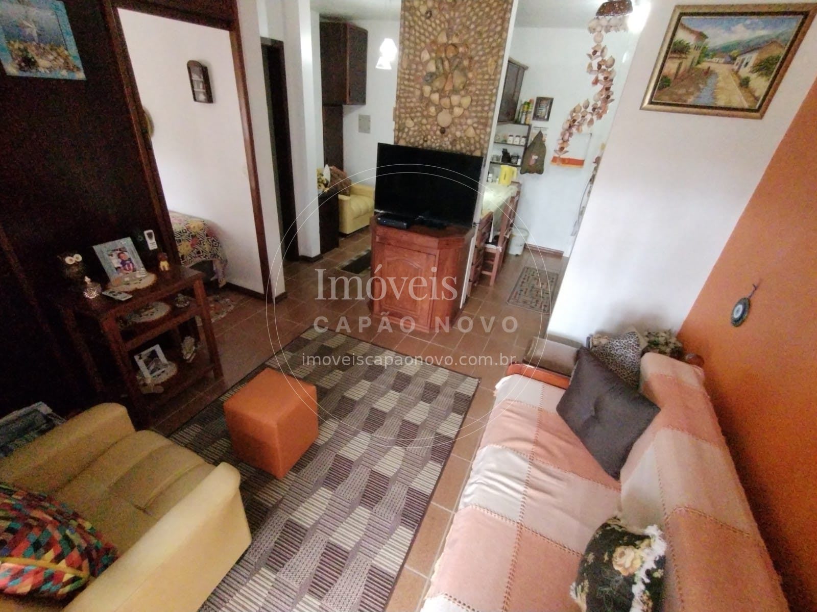 Apartamento Térreo com 1 e Meio Dormitório - Sacada Fechada a 500m do Mar