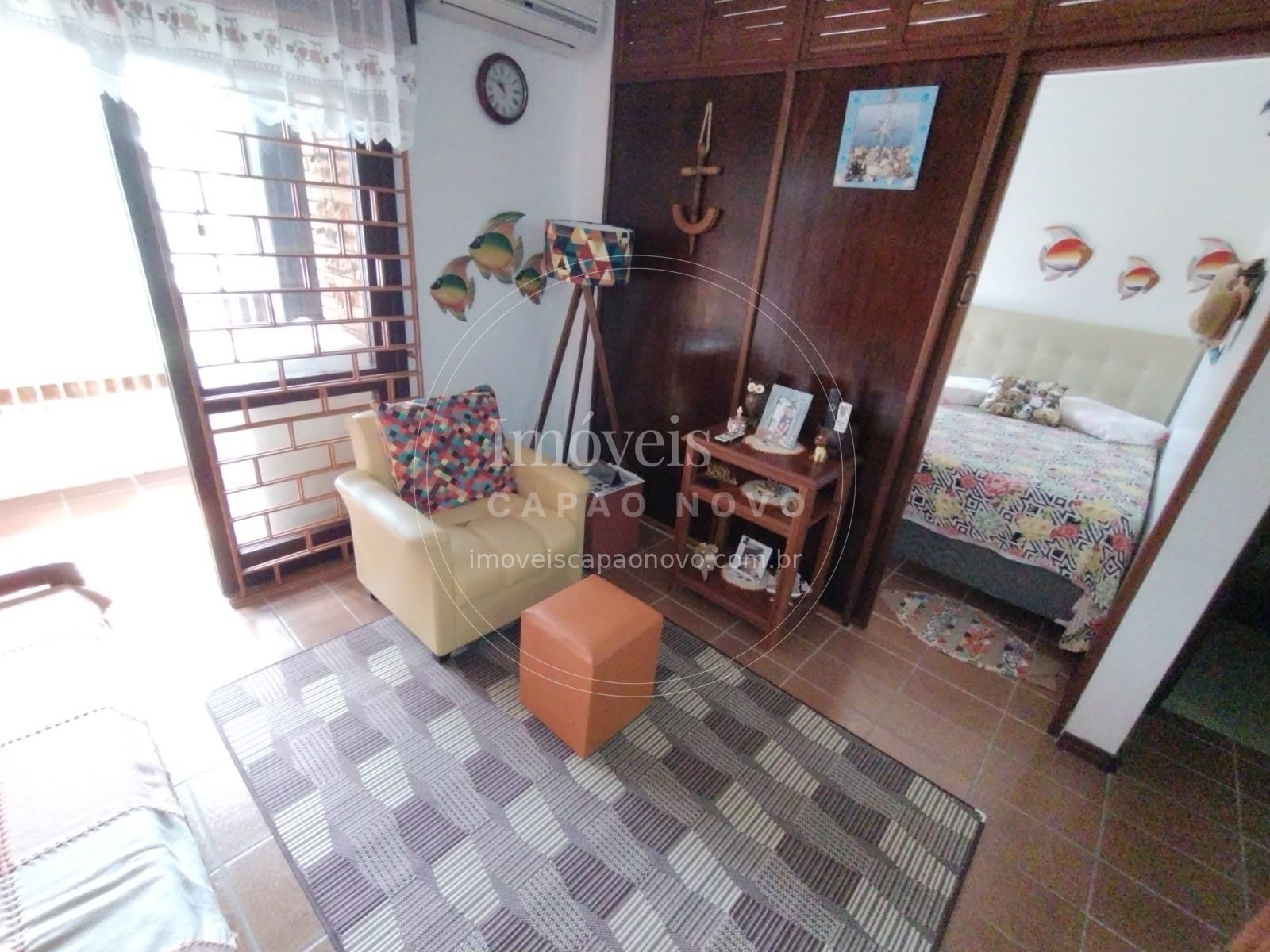 Apartamento Térreo com 1 e Meio Dormitório - Sacada Fechada a 500m do Mar - Foto 2