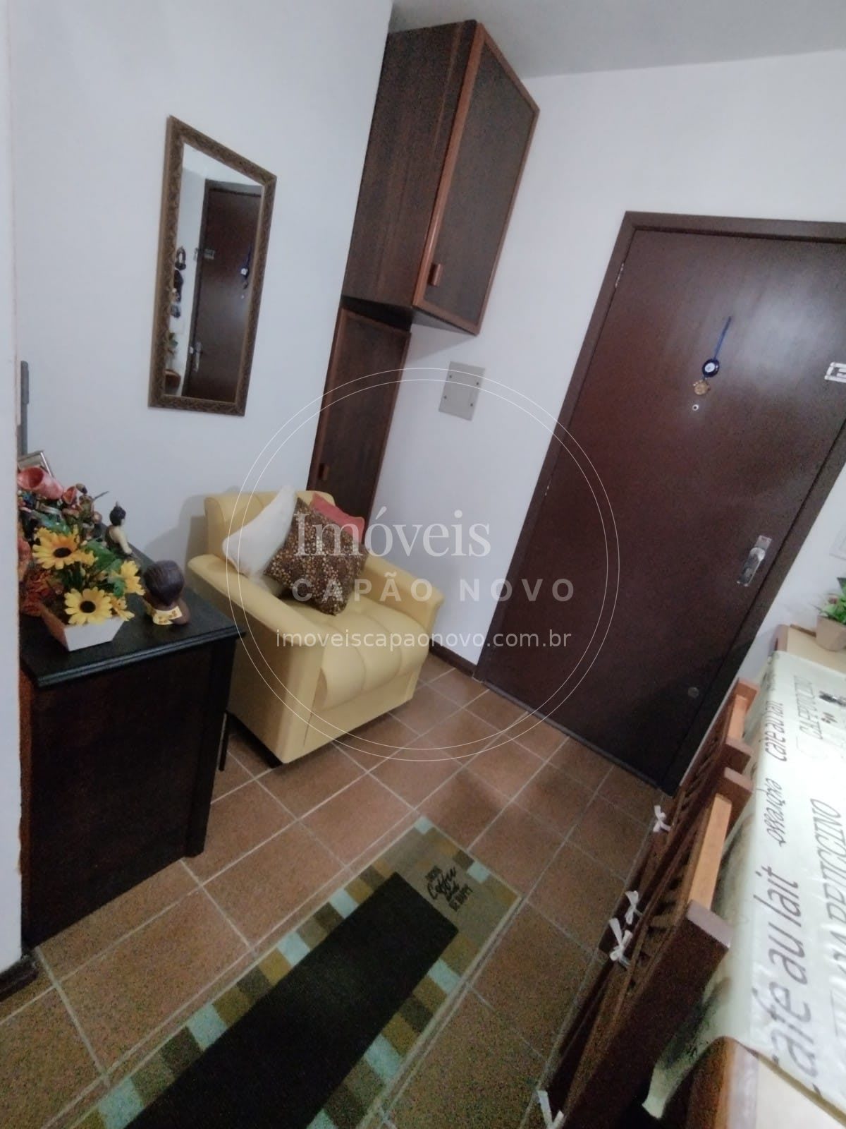 Apartamento Térreo com 1 e Meio Dormitório - Sacada Fechada a 500m do Mar - Foto 3