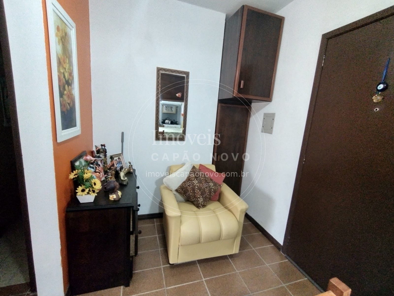Apartamento Térreo com 1 e Meio Dormitório - Sacada Fechada a 500m do Mar - Foto 4
