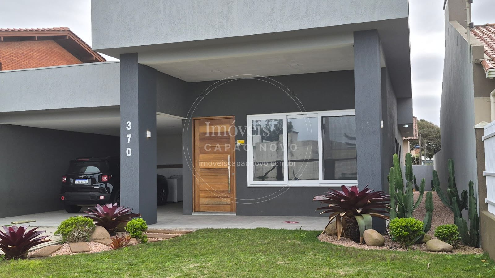 Casa Baixa com 3 Dormitórios e 2 Suítes na Praia do Barco