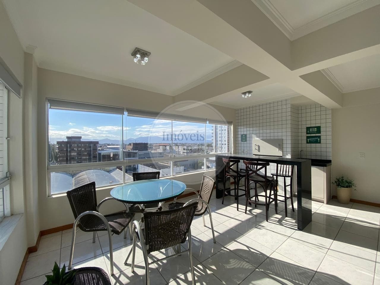 Apartamento com 2 Dormitórios, Suíte e Vista Panorâmica no Centro de Capão da Canoa