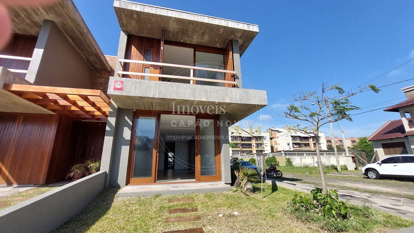 Sobrado Novo com 4 Dormitórios e 3 Suítes a 50m do Calçadão