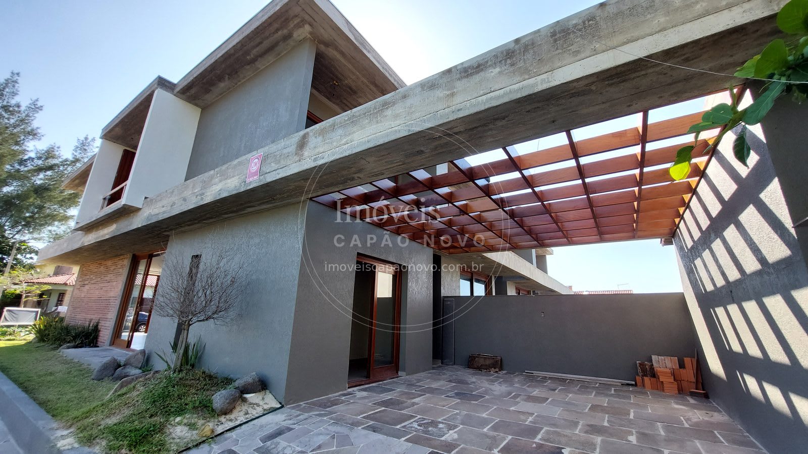 Sobrado Novo com 4 Dormitórios e 3 Suítes a 50m do Calçadão - Foto 3