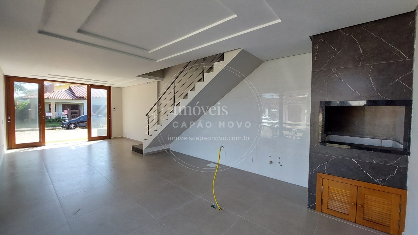 Sobrado Novo com 4 Dormitórios e 3 Suítes a 50m do Calçadão - Foto 4