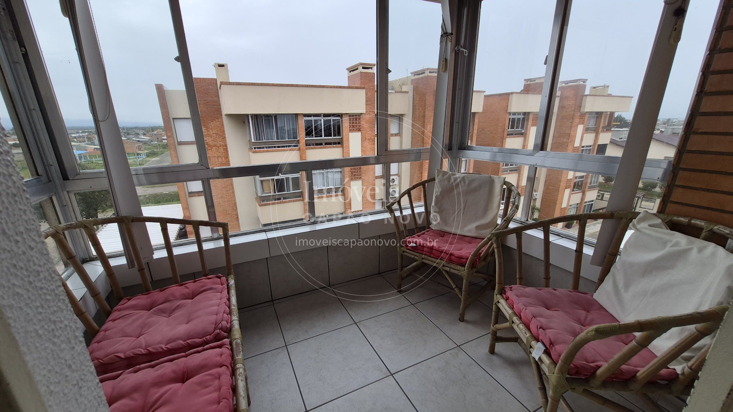 Apartamento 1 Dormitório Semi-mobiliado com Vista Panorâmica e Box Coberto, Capão Novo