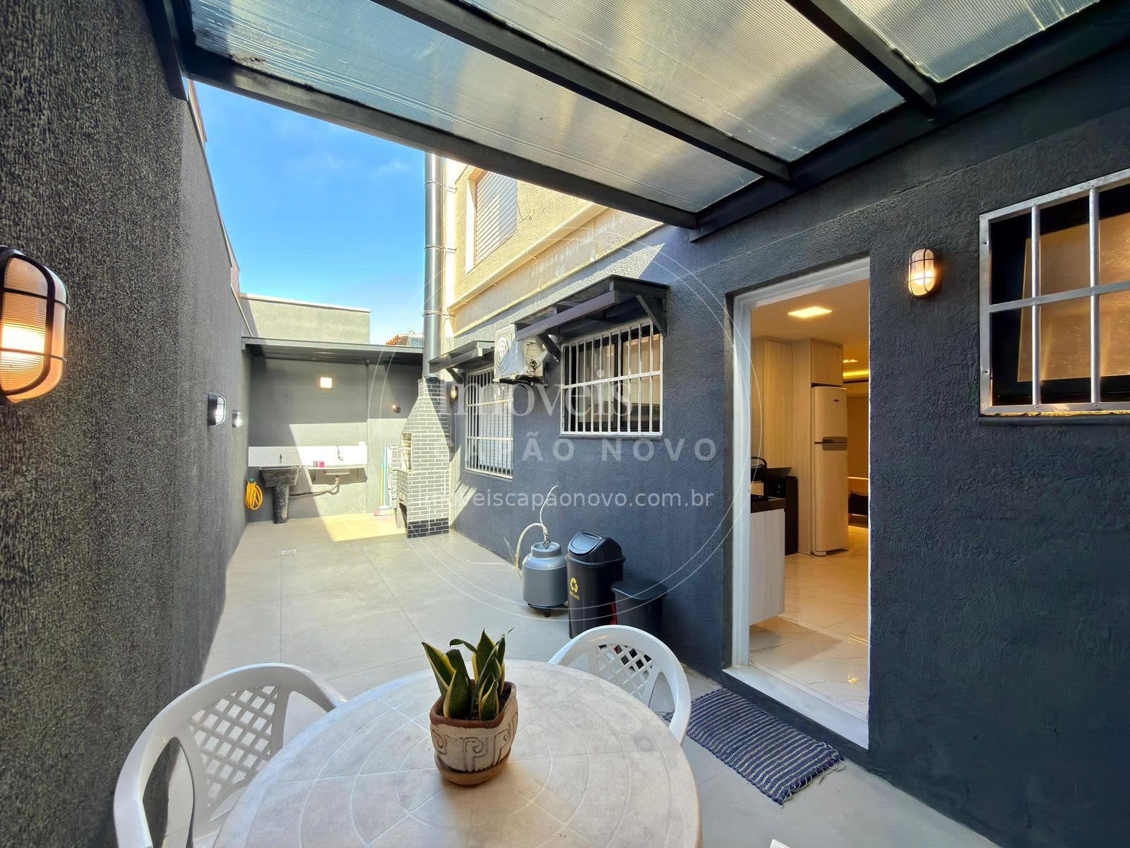 Apartamento 2 Dormitórios com Suíte e Churrasqueira no Terraço, Mobiliado, Zona Nova em Capão da Canoa
