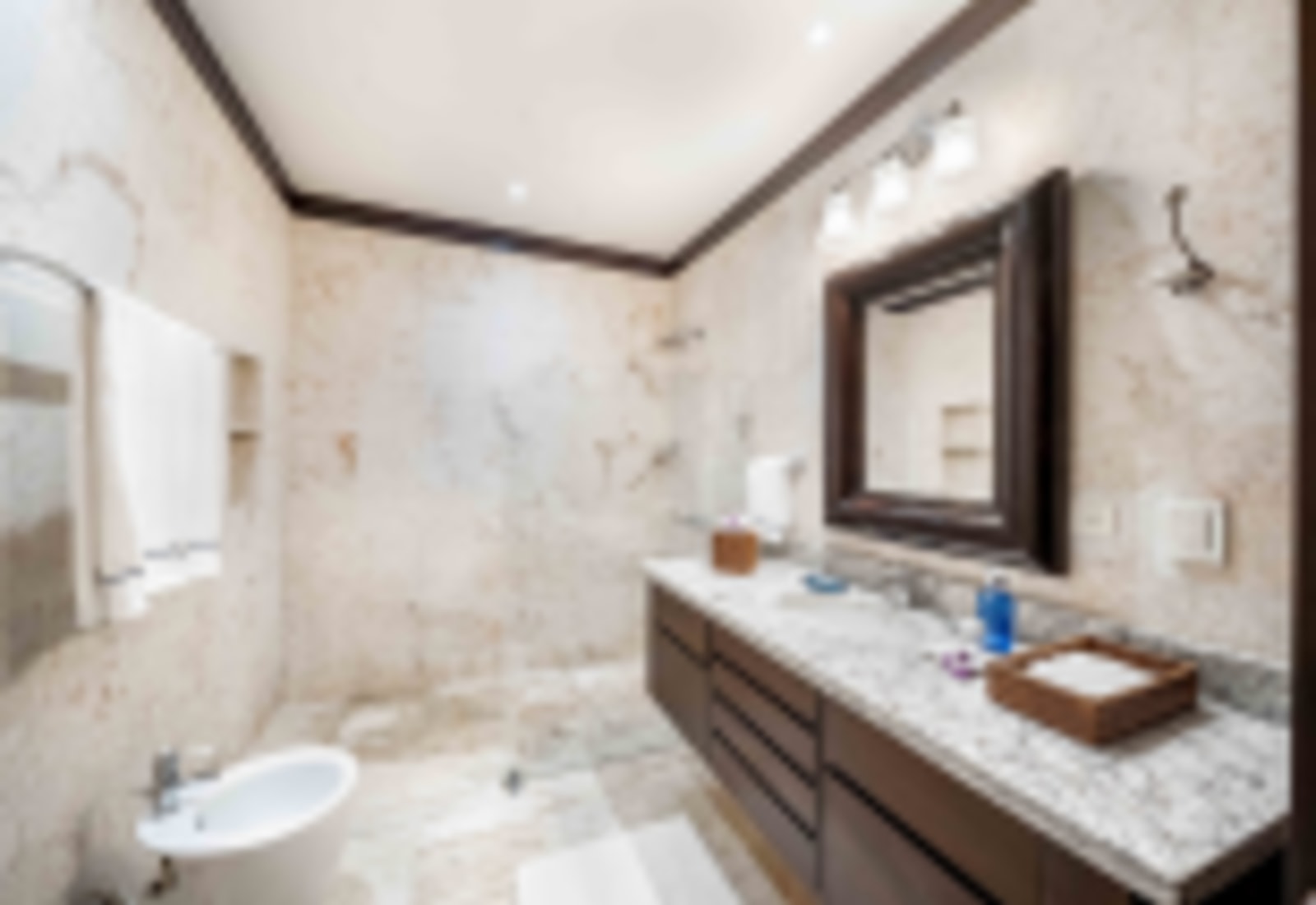 Bedroom 6 en-suite
