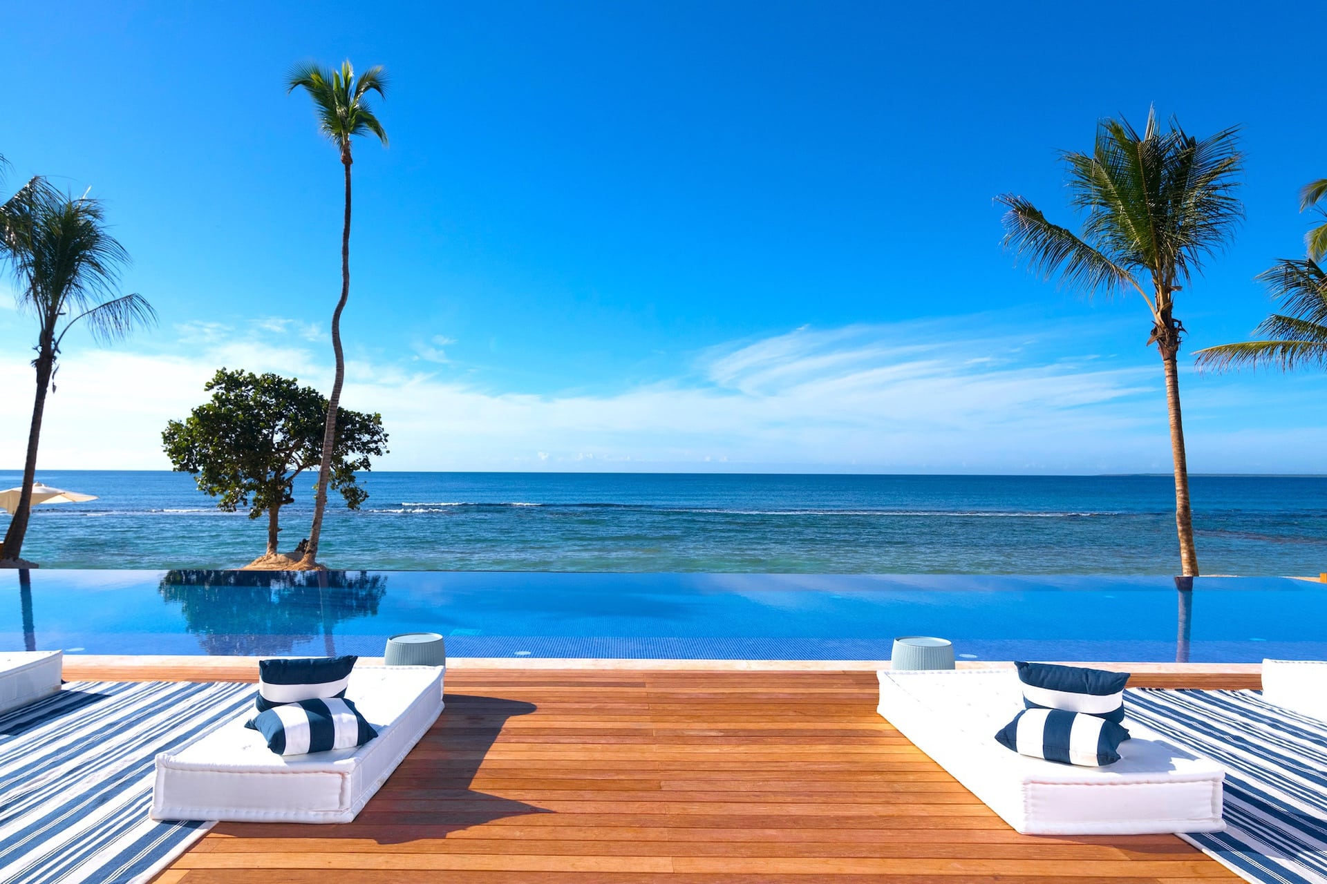 Minitas Beach Club & Restaurant — Restaurants in Dominican Republic