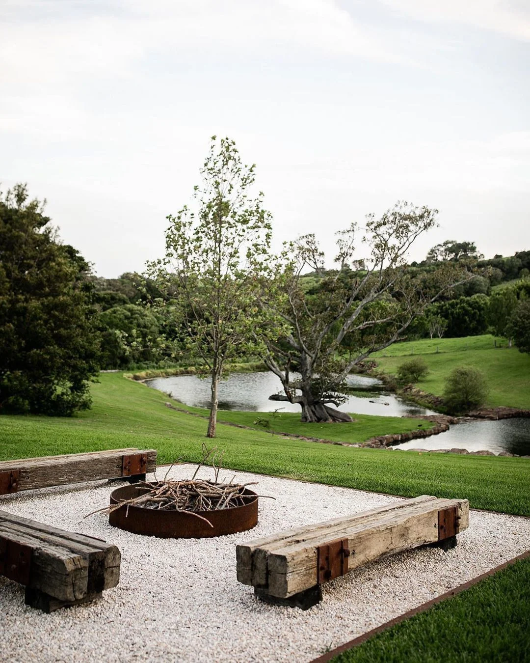 Fogoneros de exterior y espacios de reunión con fuego