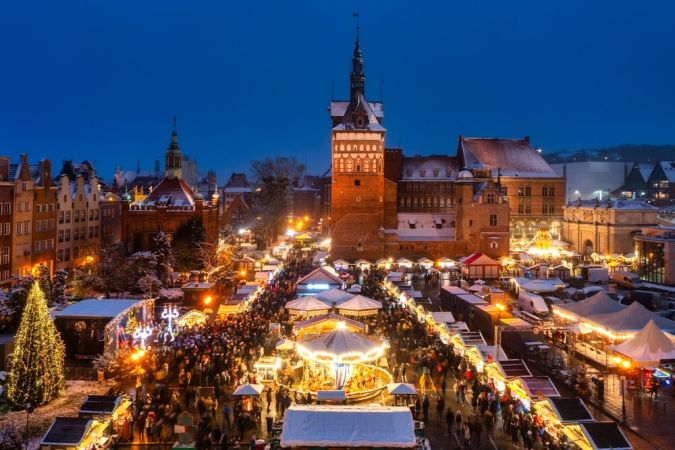 Picture shows a busy, inviting Christmas market in Gdansk Poland.