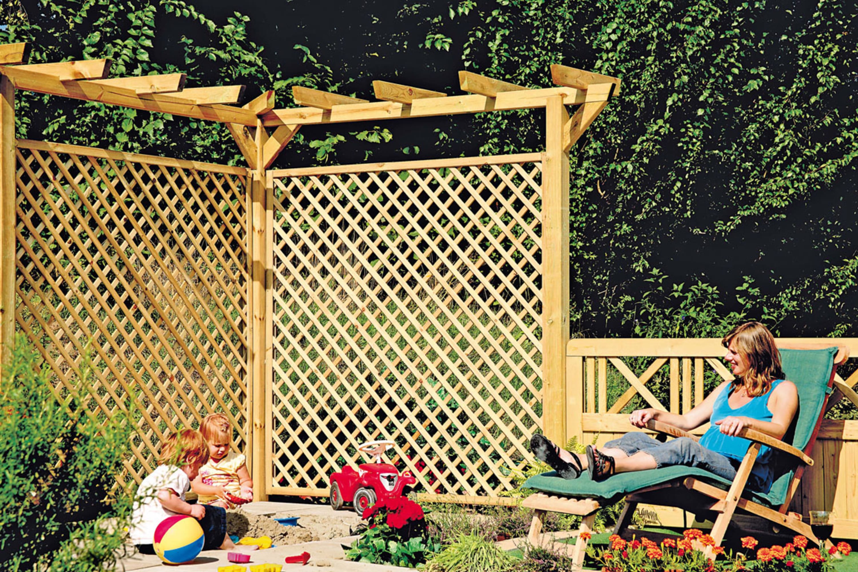 Ambiente mit Leimholzbogen für Pergola 