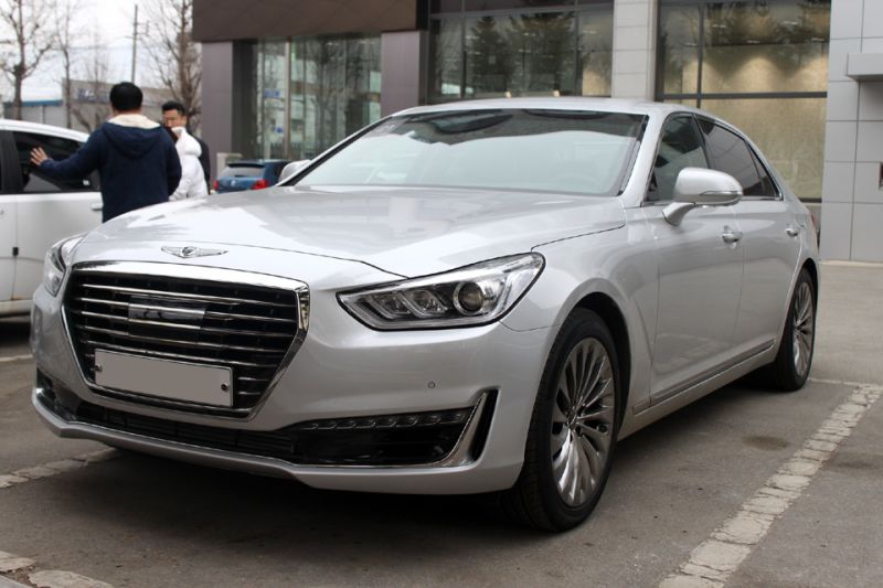 Genesis G90