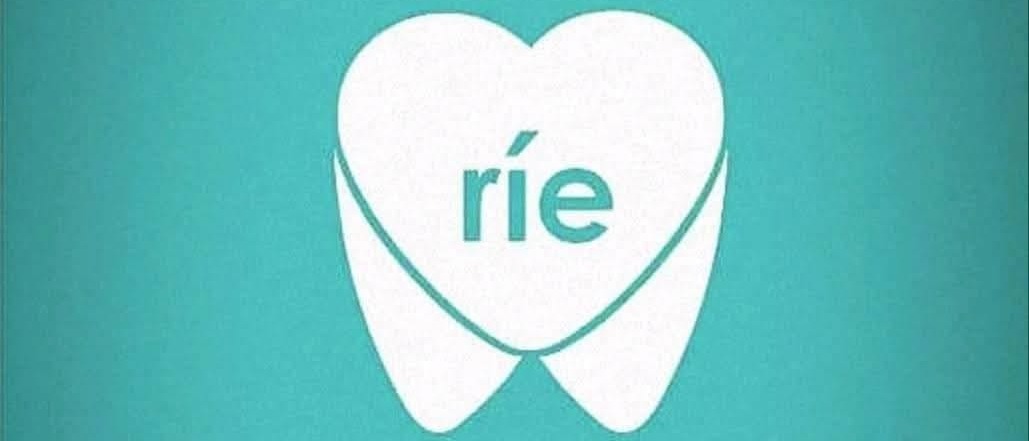 Clínica Ríe logo