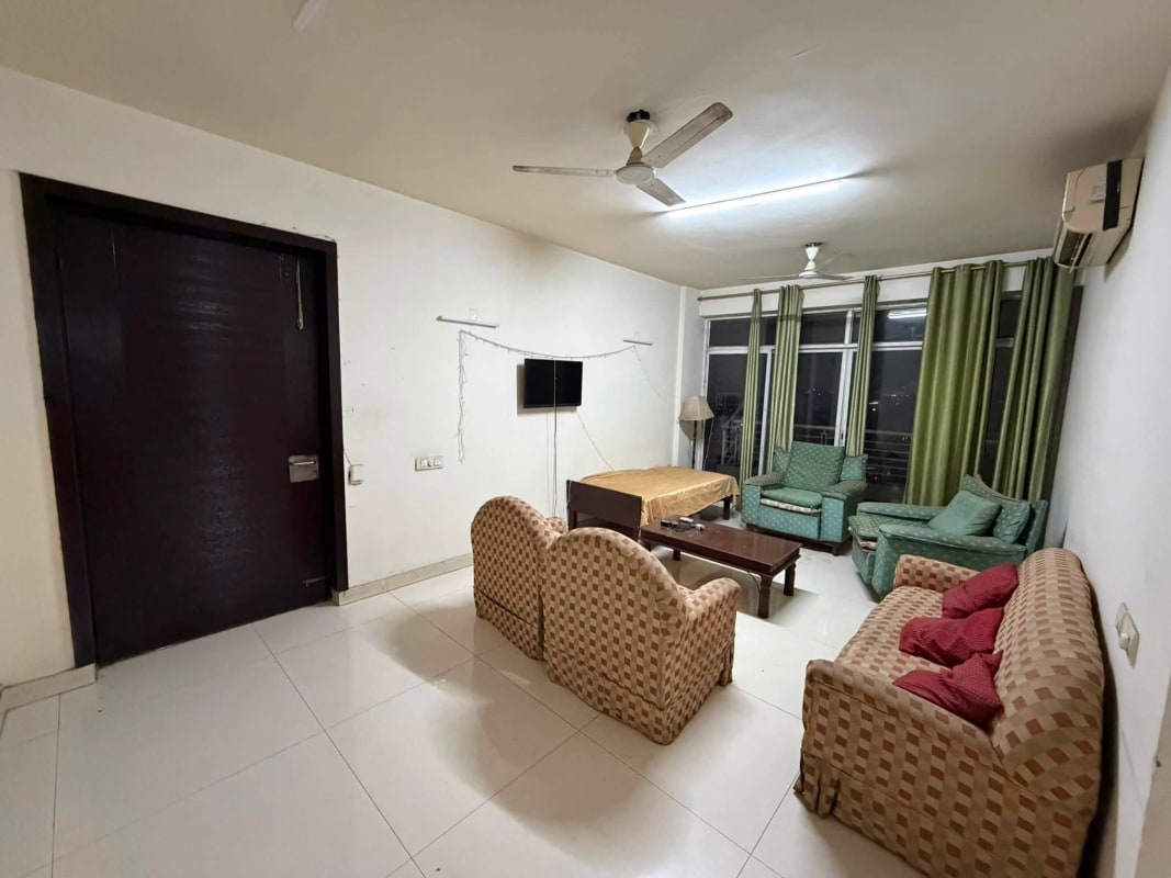 Private Room Available in a Fully Furnished 3BHK