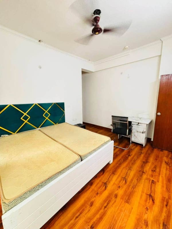PRE OCCUPIED FULLY FURNISHED ROOM AVAILABLE FOR RENT