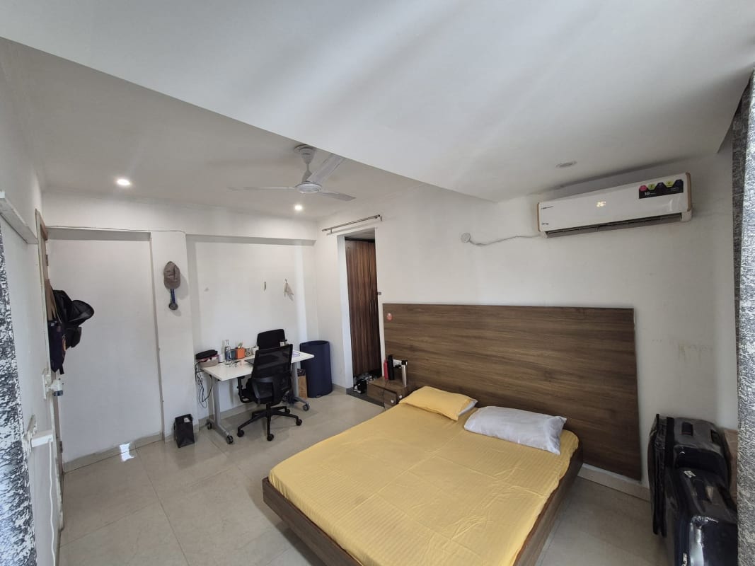 1 Room Available in a Fully Furnished 3BHK