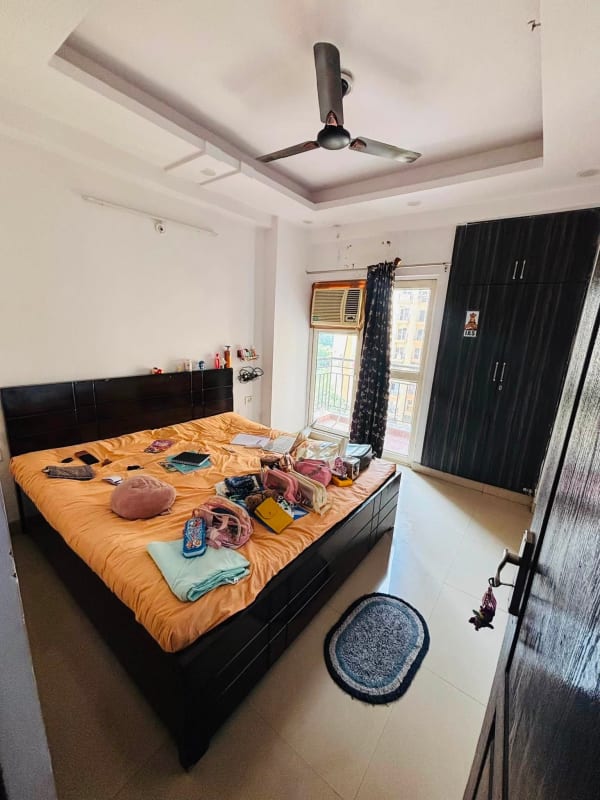 2BHK FLAT FOR FEMALE