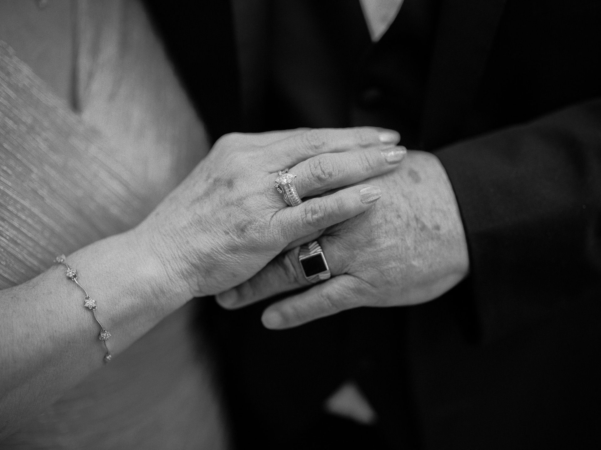 Manos y anillos