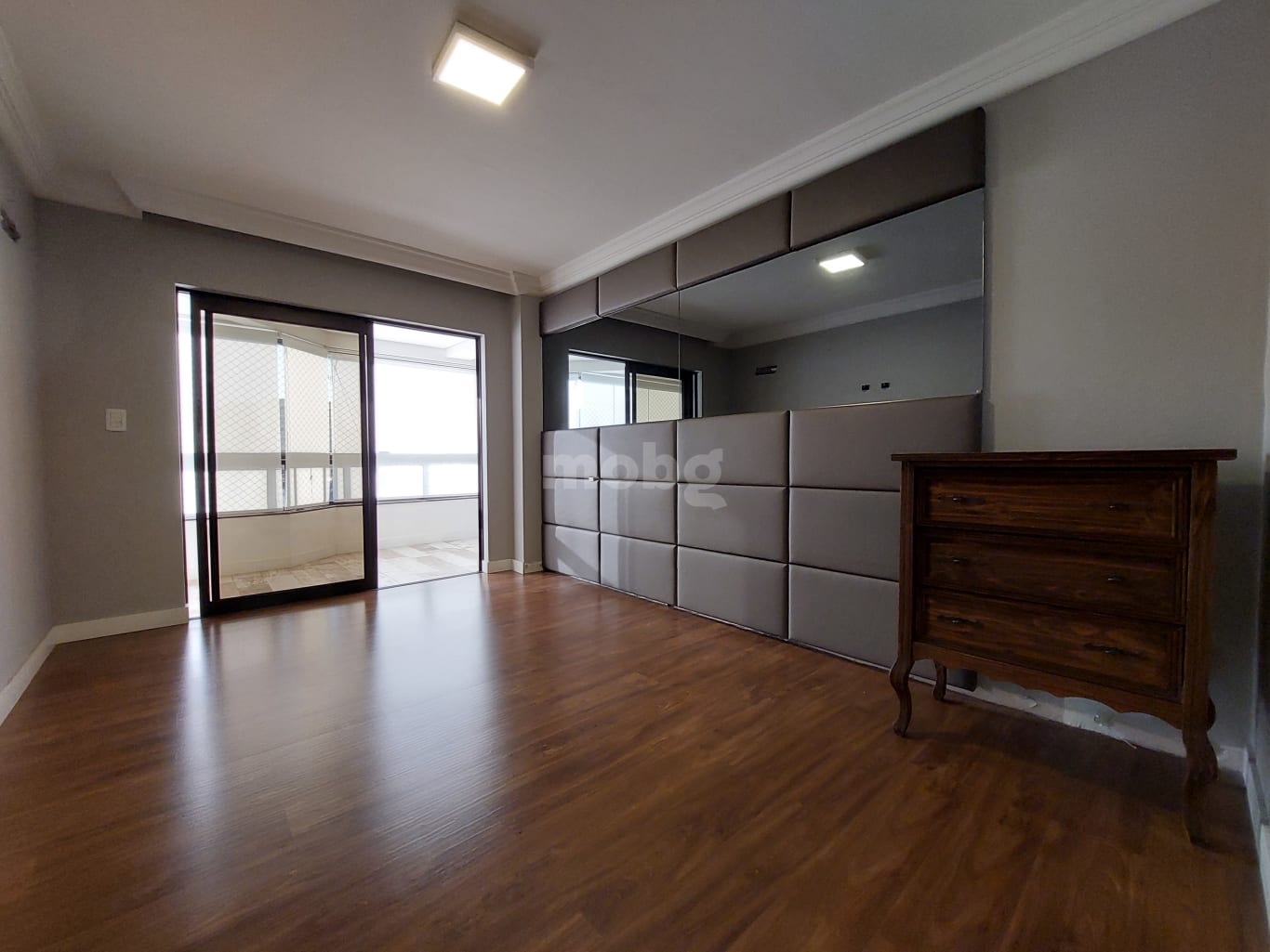 Apartamento para alugar com 4 quartos