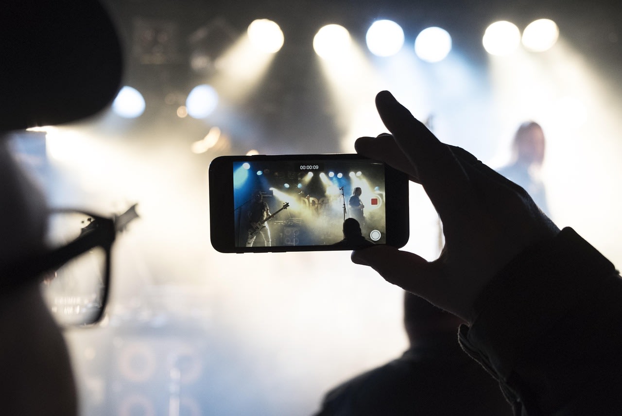 Event photography coverage of audience engagement and networking