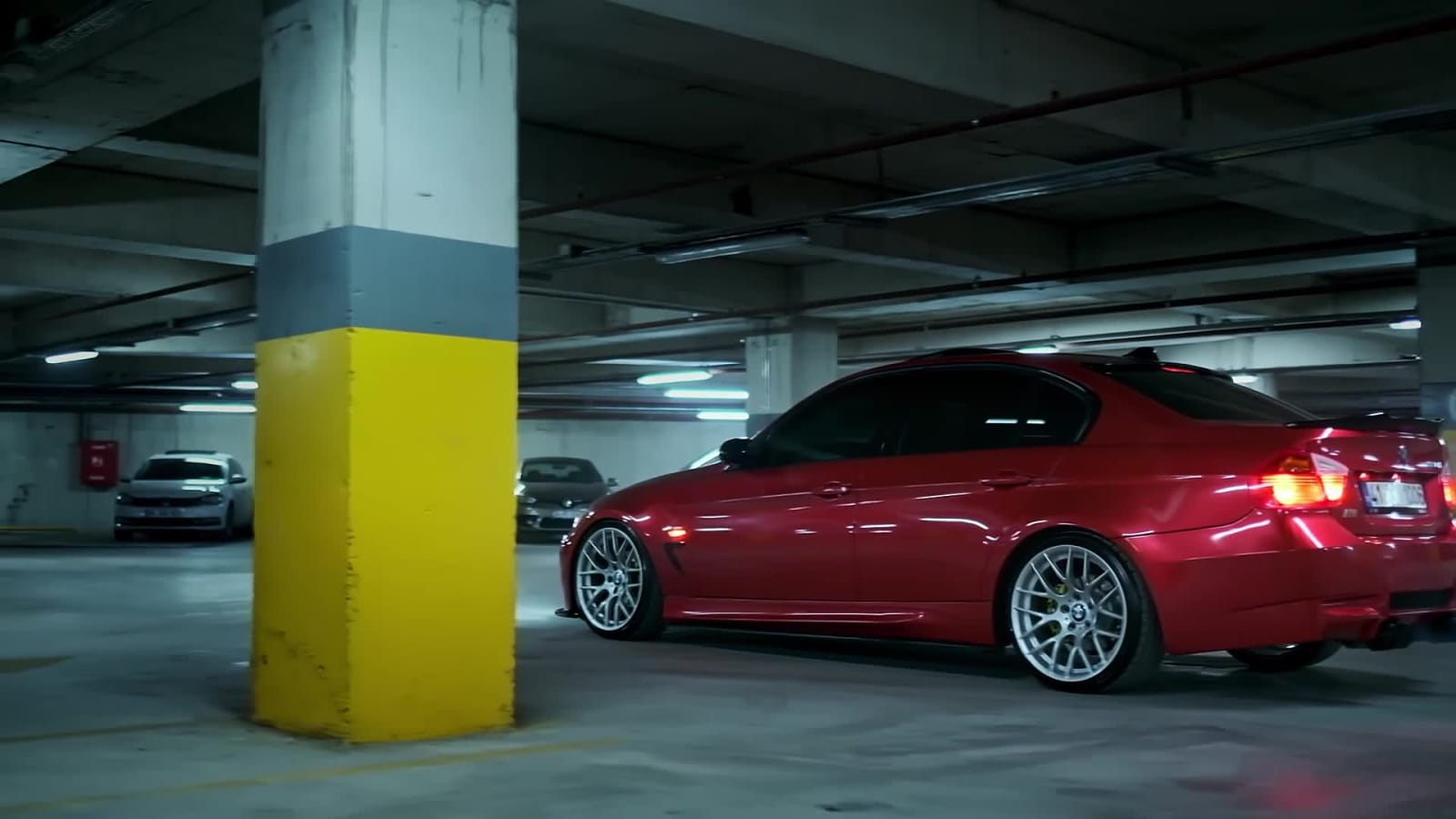 E90 Night Runner