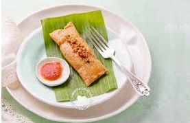 Pasteles en hoja de plátano con relleno de pollo.