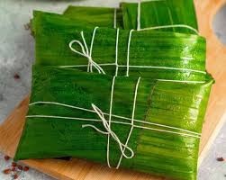 Sabrosos pasteles en hoja de yuca con un delicioso relleno de cerdo guisado.