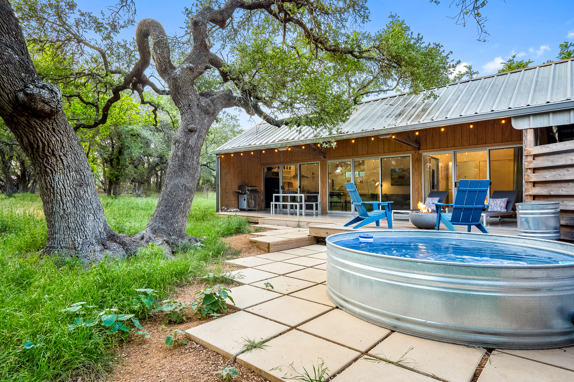 Twin Oaks cabin at Woodline Ranch
