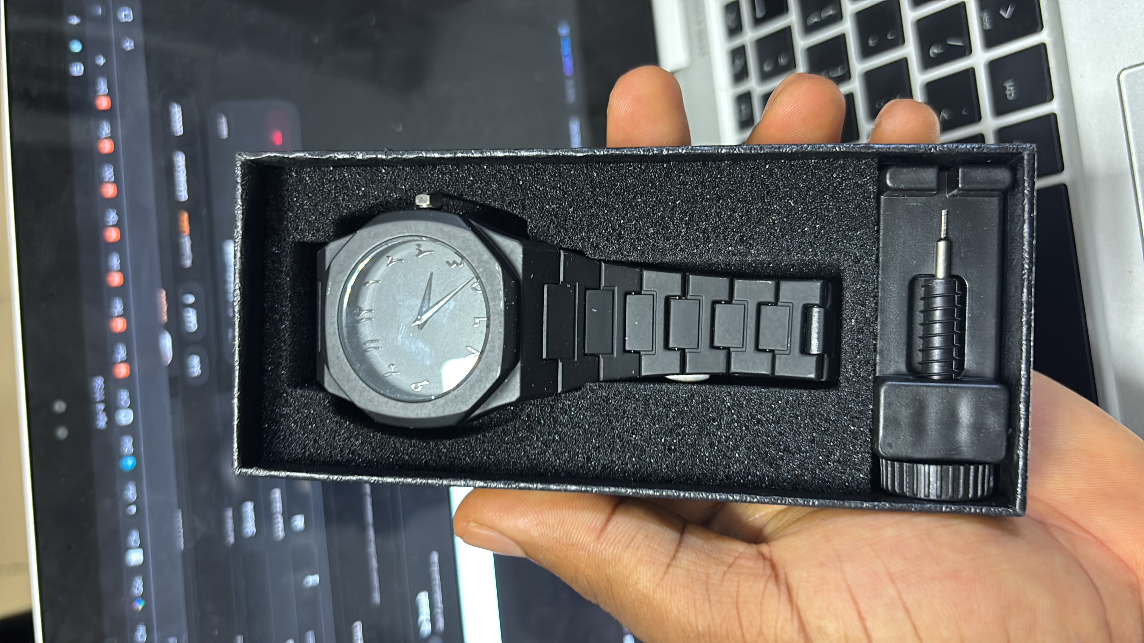 Valenzo Minimalist Geometric Dial Fashion Wrist Watch 1