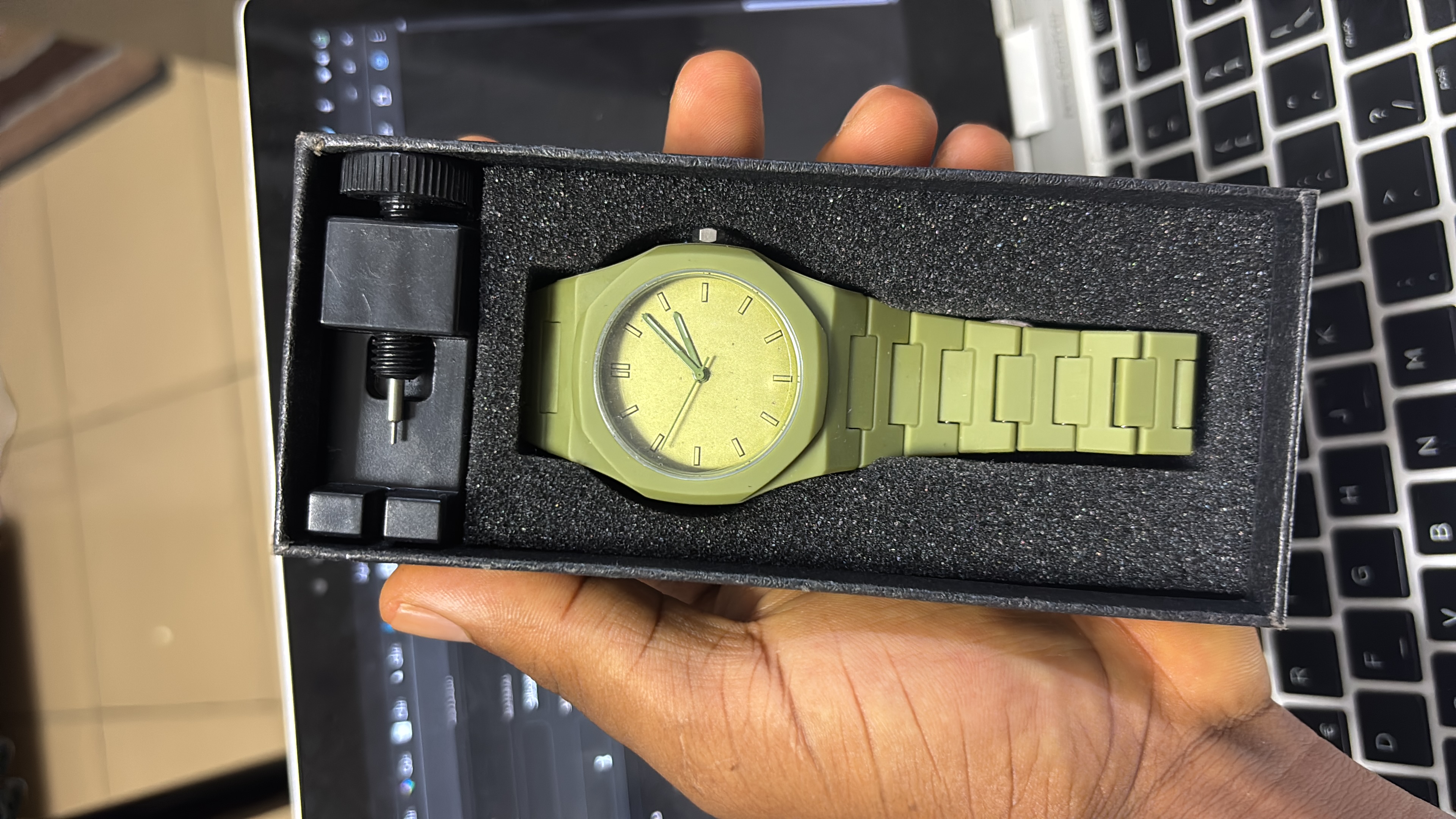 Valenzo Minimalist Geometric Dial Fashion Wrist Watch 2