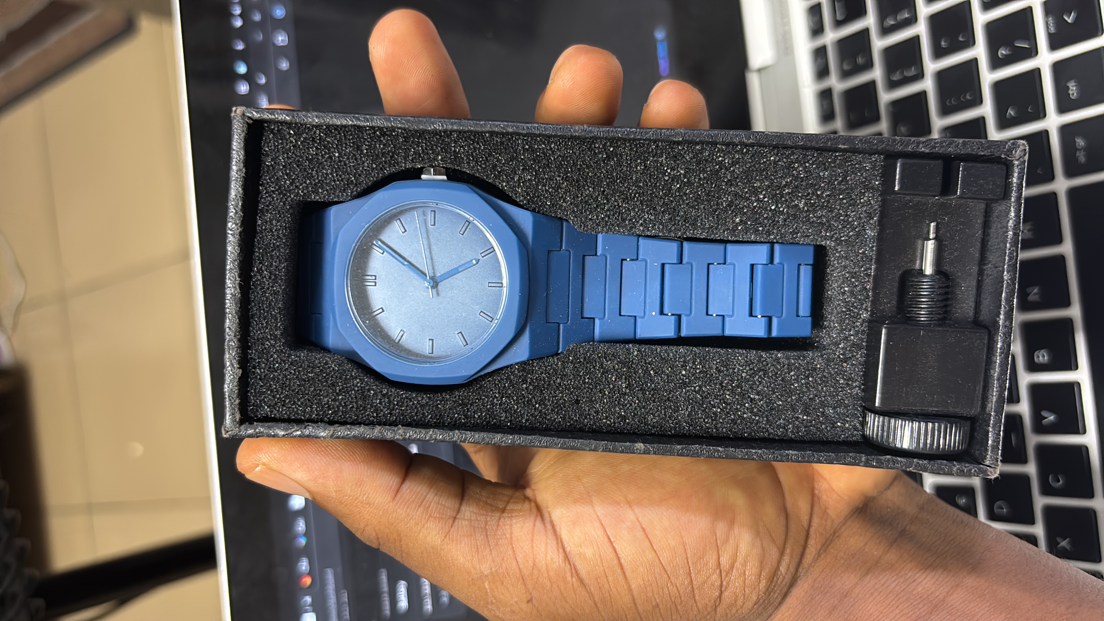 Valenzo Minimalist Geometric Dial Fashion Wrist Watch 4