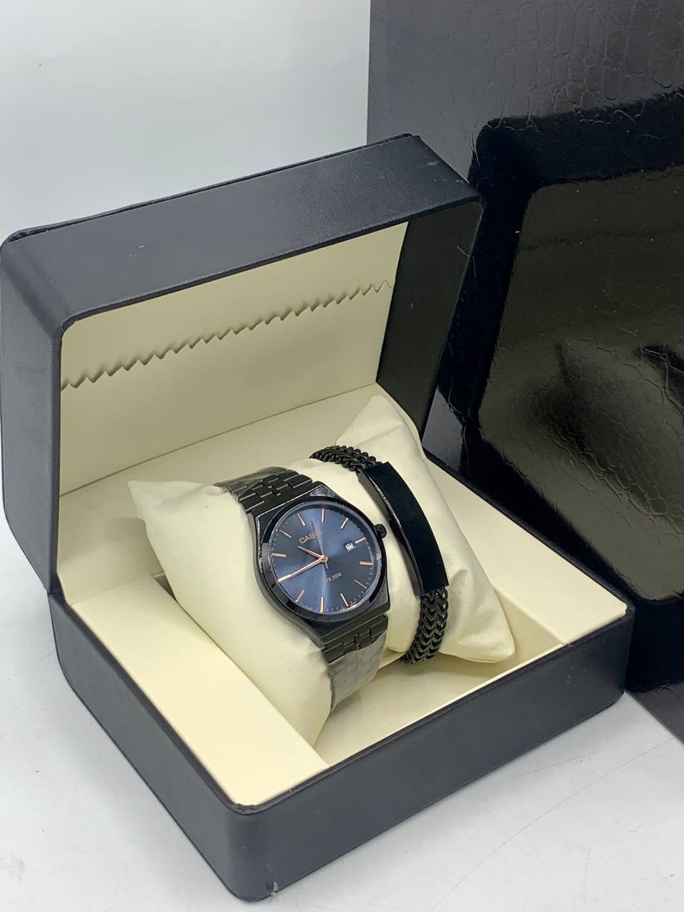 Casio Men's Minimalist Black Stainless Steel Watch & Bracelet Gift Set 1