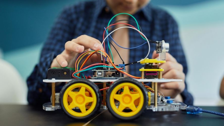 Tech & coding camps: day vs overnight guide for parents