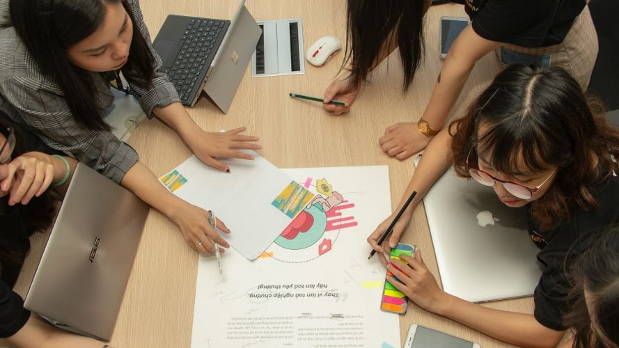 Academic enrichment camps: day vs overnight guide for first-time parents