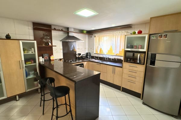Casa semimobiliada à venda no Costa e Silva