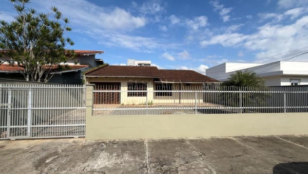 Casa à venda no bairro Saguaçu