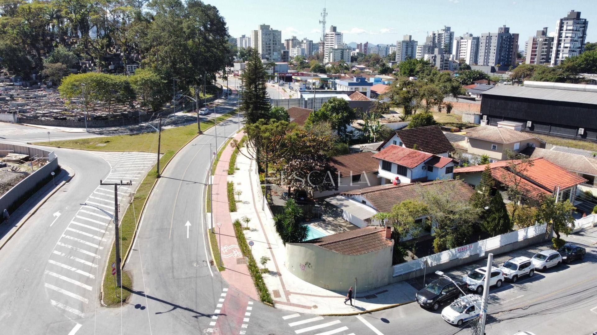 Terreno à venda para construção comercial e residencial no bairro Anita Garibaldi