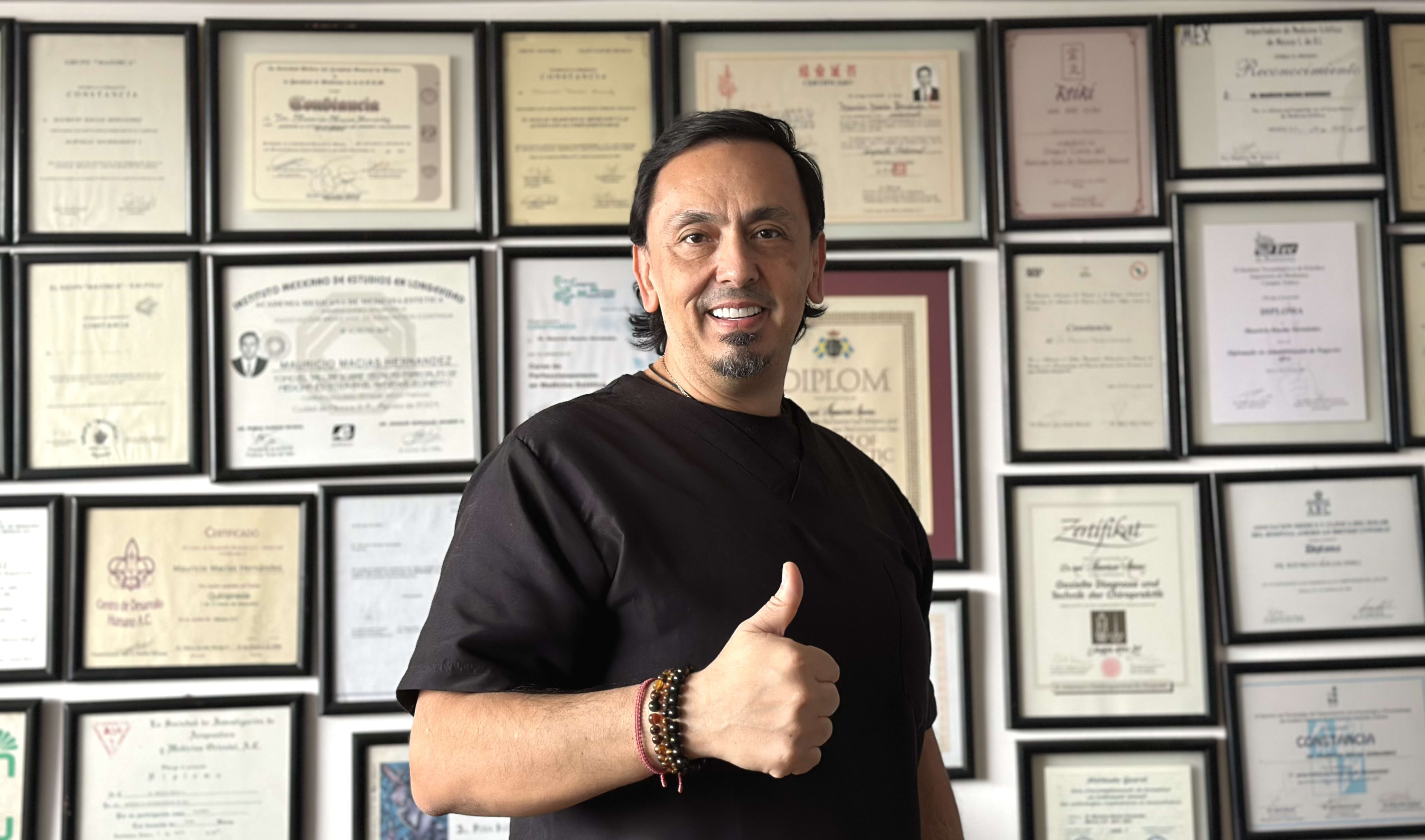 Dr. Mauricio Macías